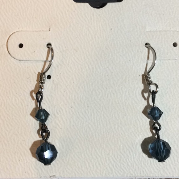 Dangling Dark Amethyst Crystal Pierced Earrings - Picture 2 of 2